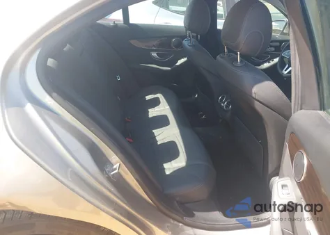 2019 Mercedes-Benz C 300 z USA, uszkodzony, nr VIN 55SWF8DB8KU308975